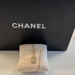 CHANEL Gold Perfume Bottle Pendant Necklace💛💛